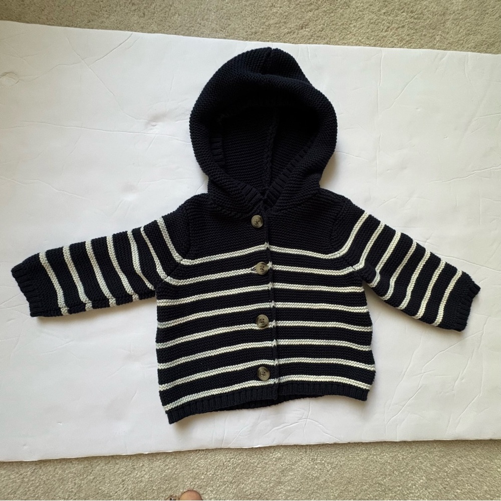 Old Navy infant Black/Navy “Blavy” Knit hooded sweater size 3-6 months